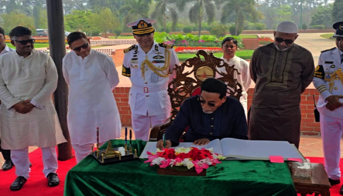 সাভার জাতীয় স্মৃতিসৌধে মহান মুক্তিযুদ্ধের শহীদদের প্রতি শ্রদ্ধা