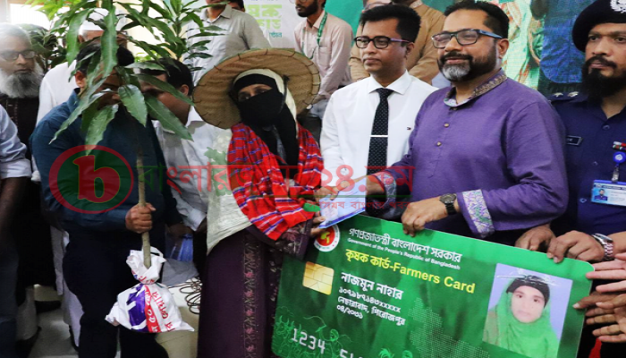 নেছারাবাদে ৩ হাজার কৃষকের মাঝে কৃষক কার্ড বিতরণ